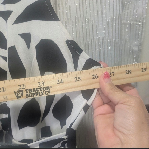 Kasper Women's Abstract Black and White Blouse - Picture 5 of 6